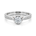 Celeste - forlovelsesring med moissanite og pavéfattede sidesteiner