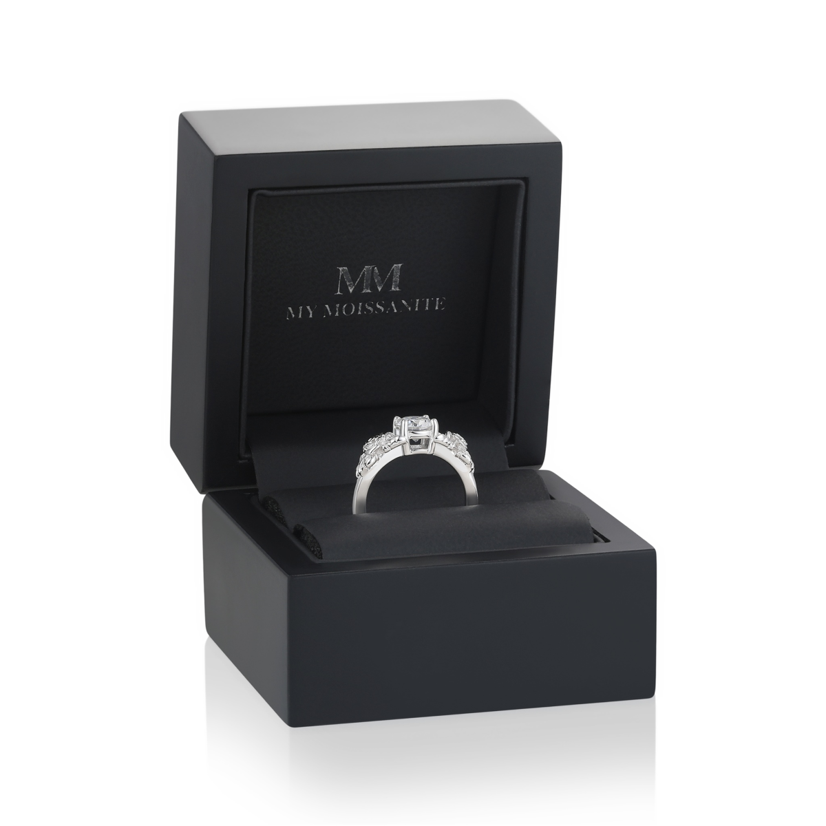 Roselle - floral forlovelsesring med moissanite i pavéfatning