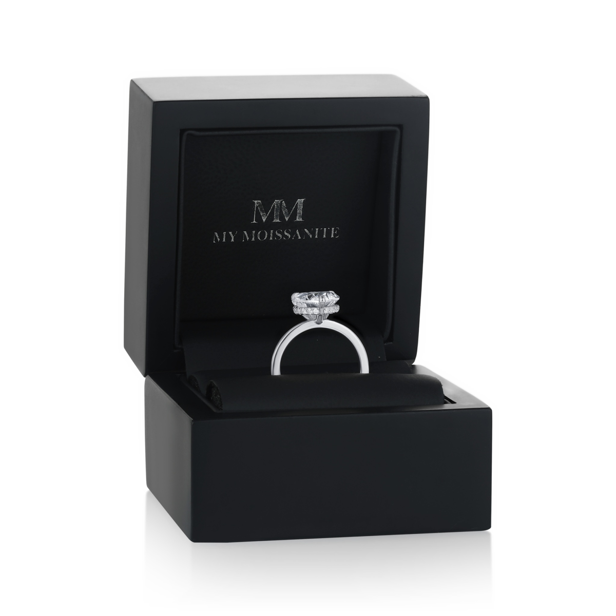 Amorelle - forlovelsesring med hjerteslipet moissanite og skjult halo