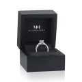 Mirari - forlovelsesring med moissanite, tvunnet delt ringskinne og pavéfattede aksentsteiner