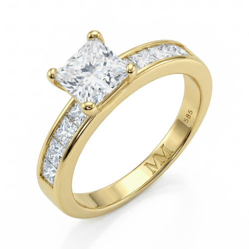 Clarity - forlovelsesring med moissanite i prinsesseslip og kanalfattede sidesteiner