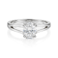 Grace - ring med oval moissanite og delt ringskinne
