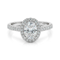 Orletta - forlovelsesring med oval moissanite, pavé-halo og pavéfattet ringskinne