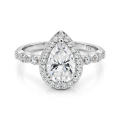 Elanore - forlovelsesring med moissanite med dråpeformet slip og snodd pavé-ringskinne