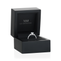 Aurora - ring med moissanite og minimalistiske sidesteiner