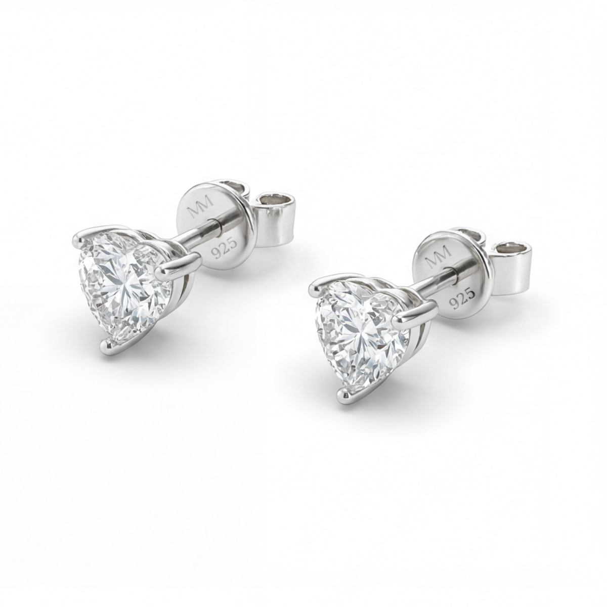 Allure - øredobber med moissanite i hjerteformet slip