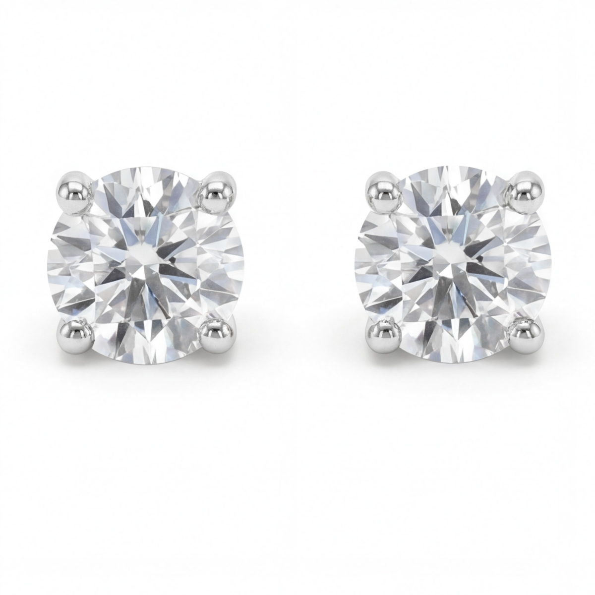 Nova - stiftøredobber med moissanite