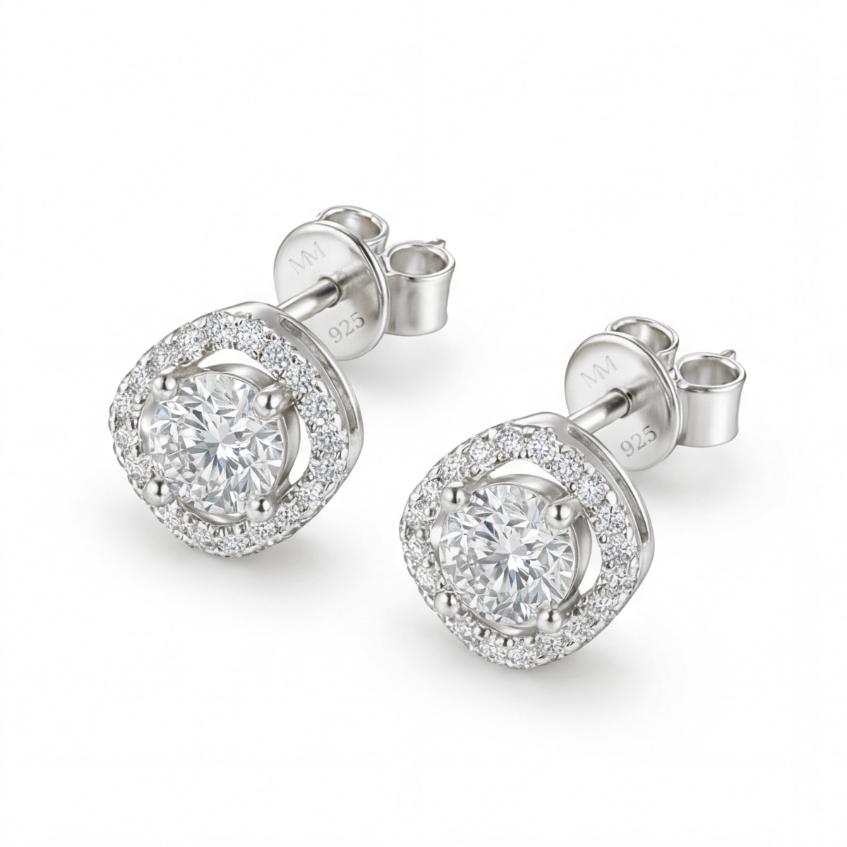 Spaced Halo - stiftøredobber med moissanite og halo