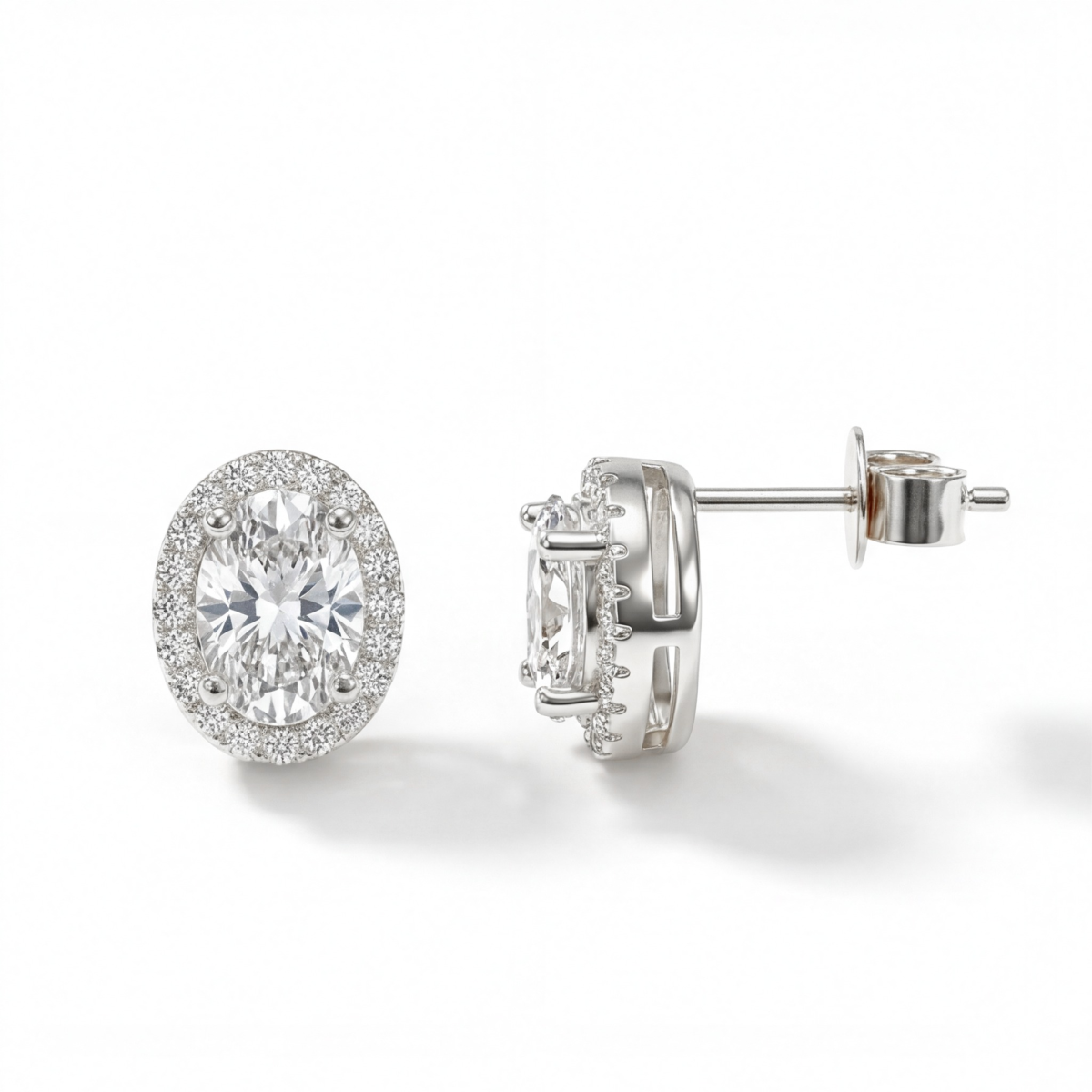 Ellipse - ovale stiftøredobber med moissanite i halofatning