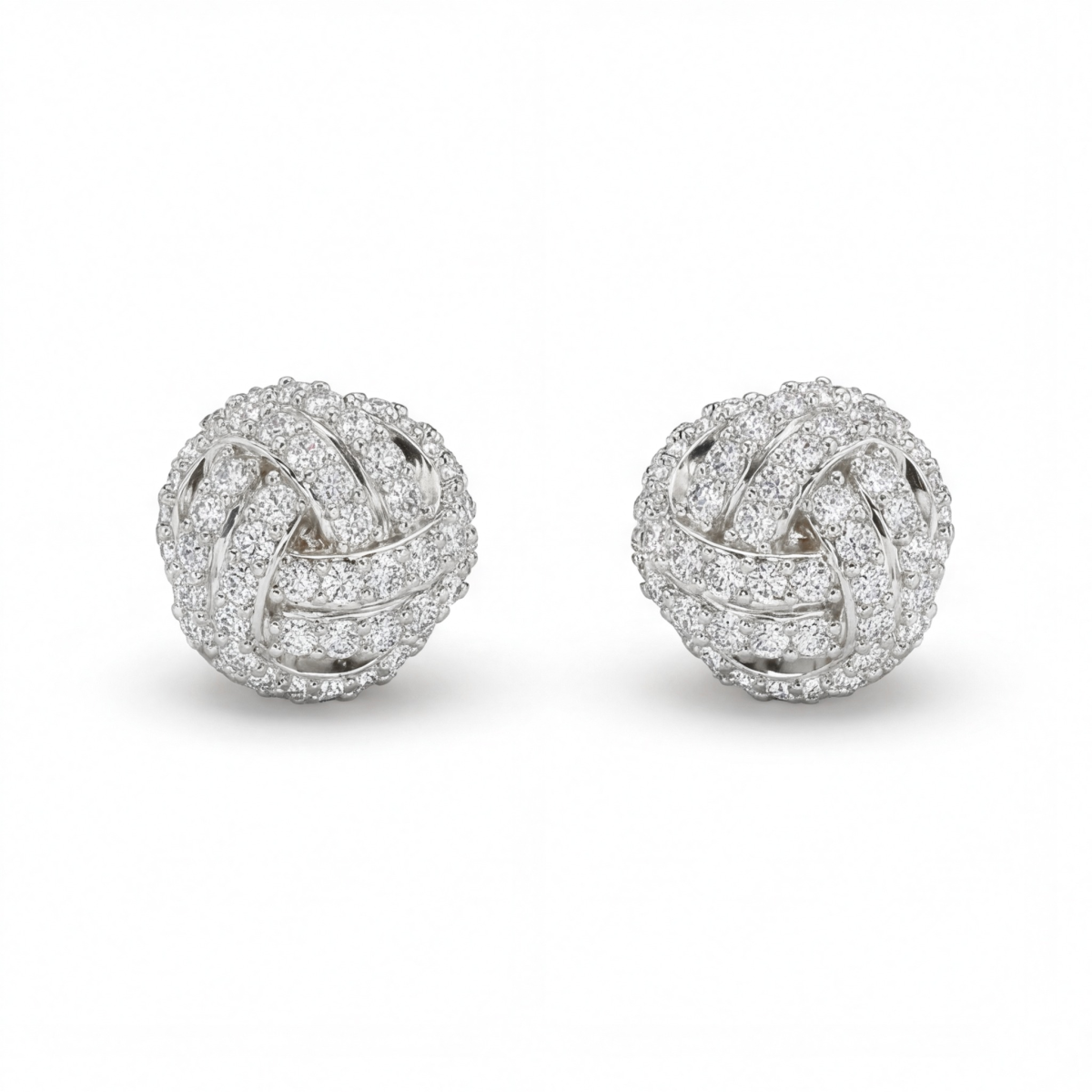 Cluster Spheres - stiftøredobber med moissanite i pavéfatning