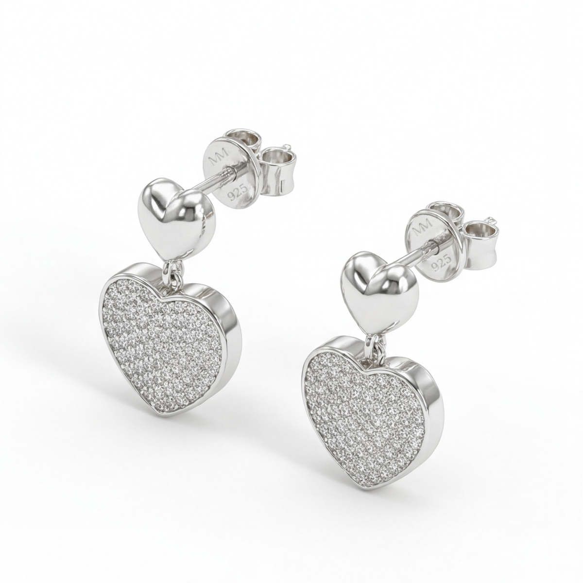 Hearts of Pavé - øredobber med anheng og pavéfattet moissanite