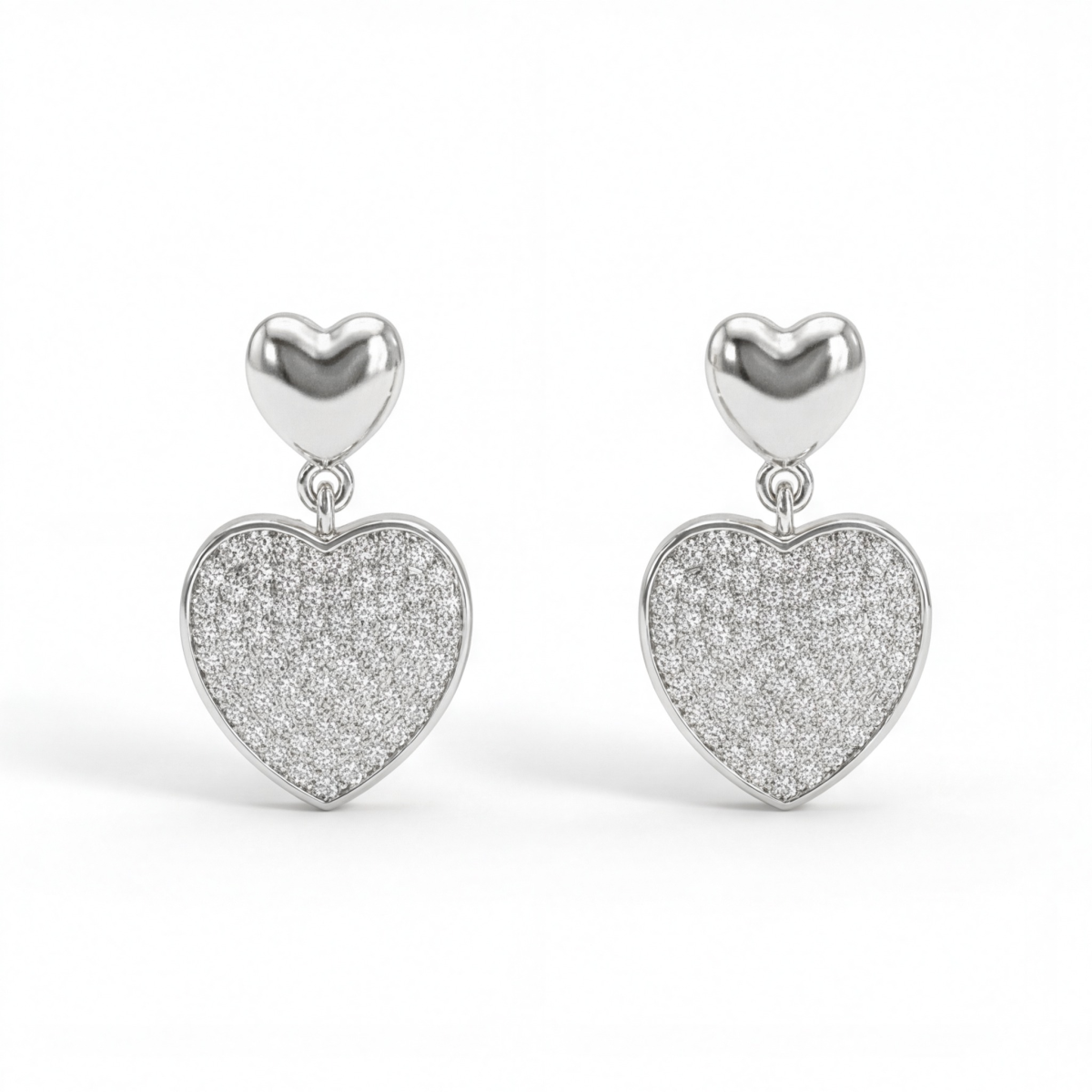 Hearts of Pavé - øredobber med anheng og pavéfattet moissanite