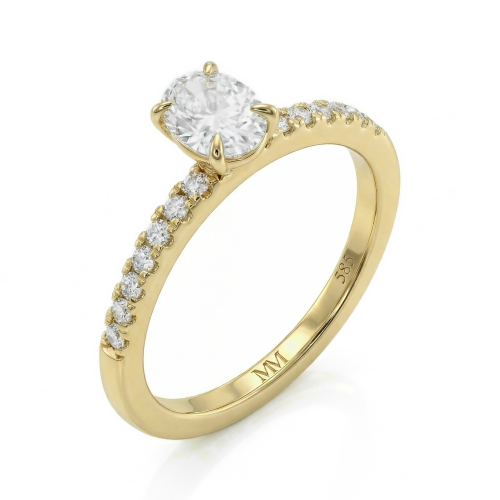 Nina - ring med oval moissanite og pavéfattede sidesteiner