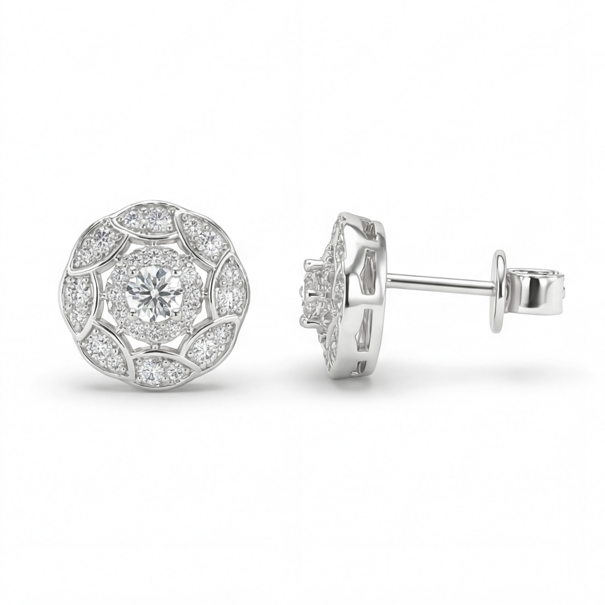 Double Halo - stiftøredobber med moissanite i halofatning
