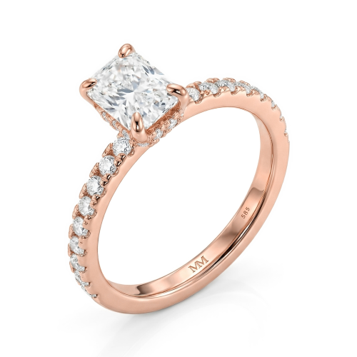 Astra - ring med radiantslipt moissanite, pavéfattede sidesteiner og skjult halo