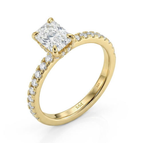 Astra - ring med radiantslipt moissanite, pavéfattede sidesteiner og skjult halo