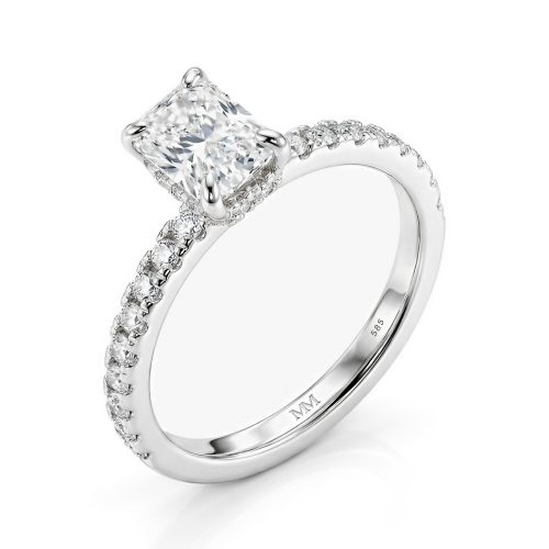 Astra - ring med radiantslipt moissanite, pavéfattede sidesteiner og skjult halo