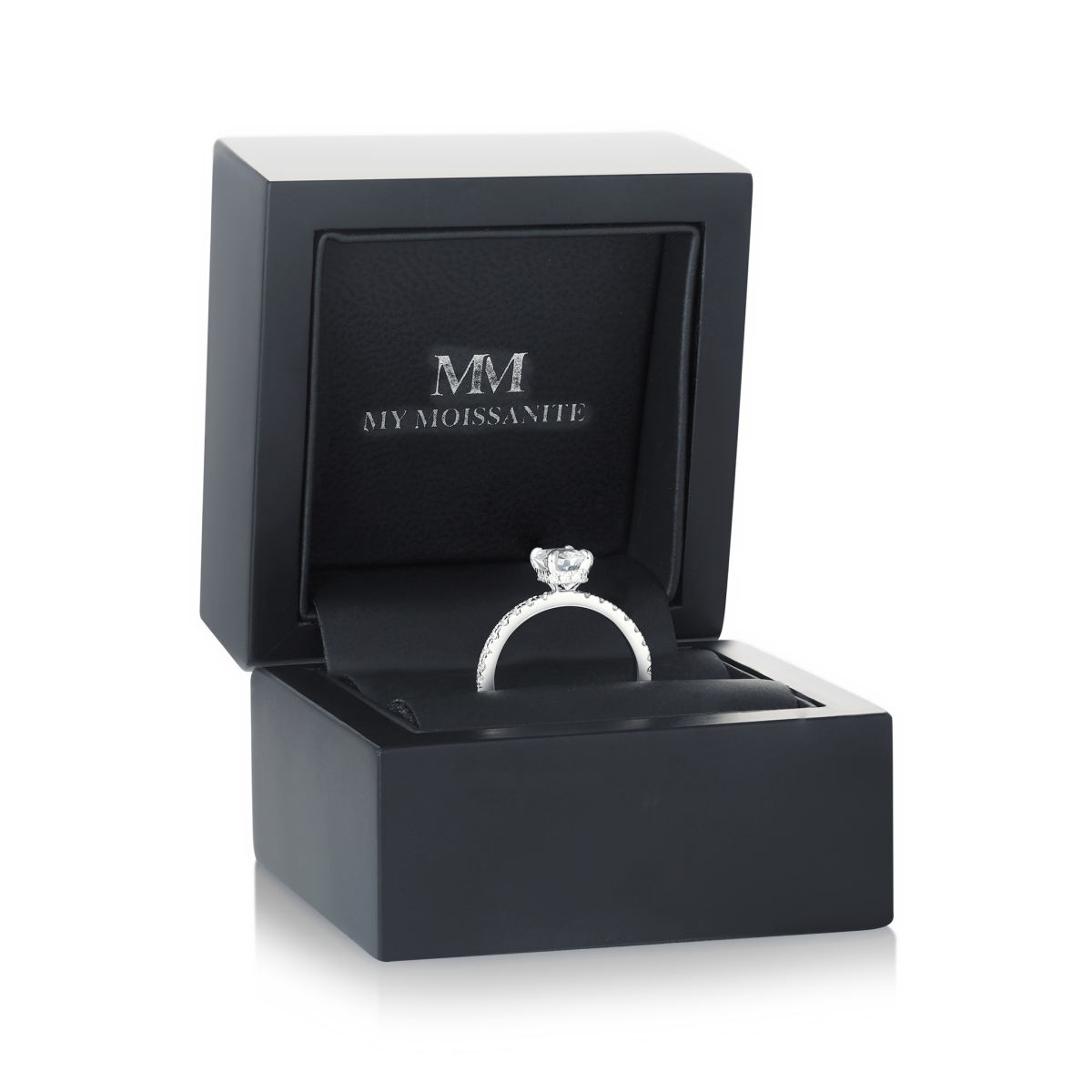 Astra - moissanite-ring med pavéfattede sidesteiner og skjult halo