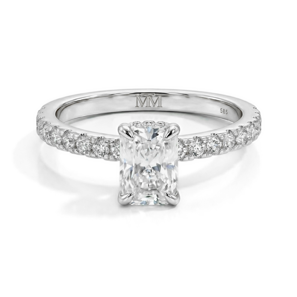 Astra - moissanite-ring med pavéfattede sidesteiner og skjult halo